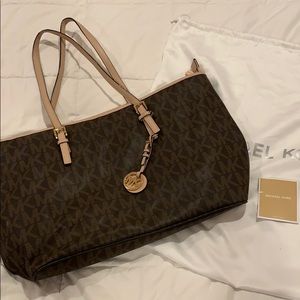 Michael Kors Jet Set Logo Bag